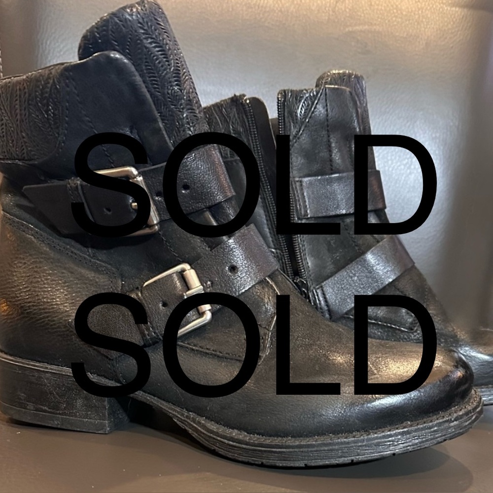 Miz Mooz Size 39 Black Buckle Ankle Boots side zipper